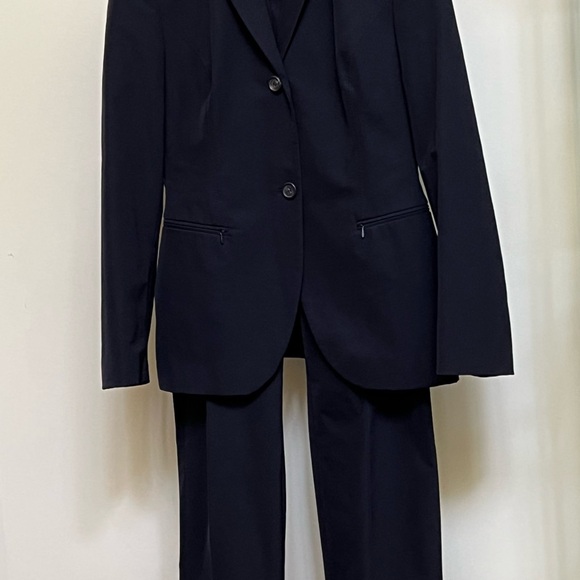 Hugo Boss women’s pant suit - Picture 6 of 6